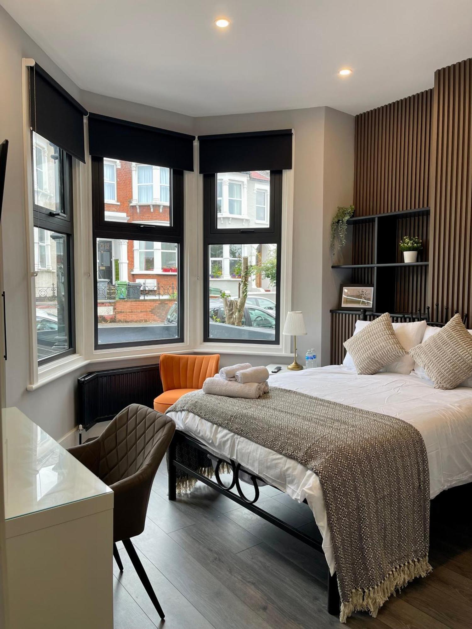 Luxury In Vibrant Area Londres