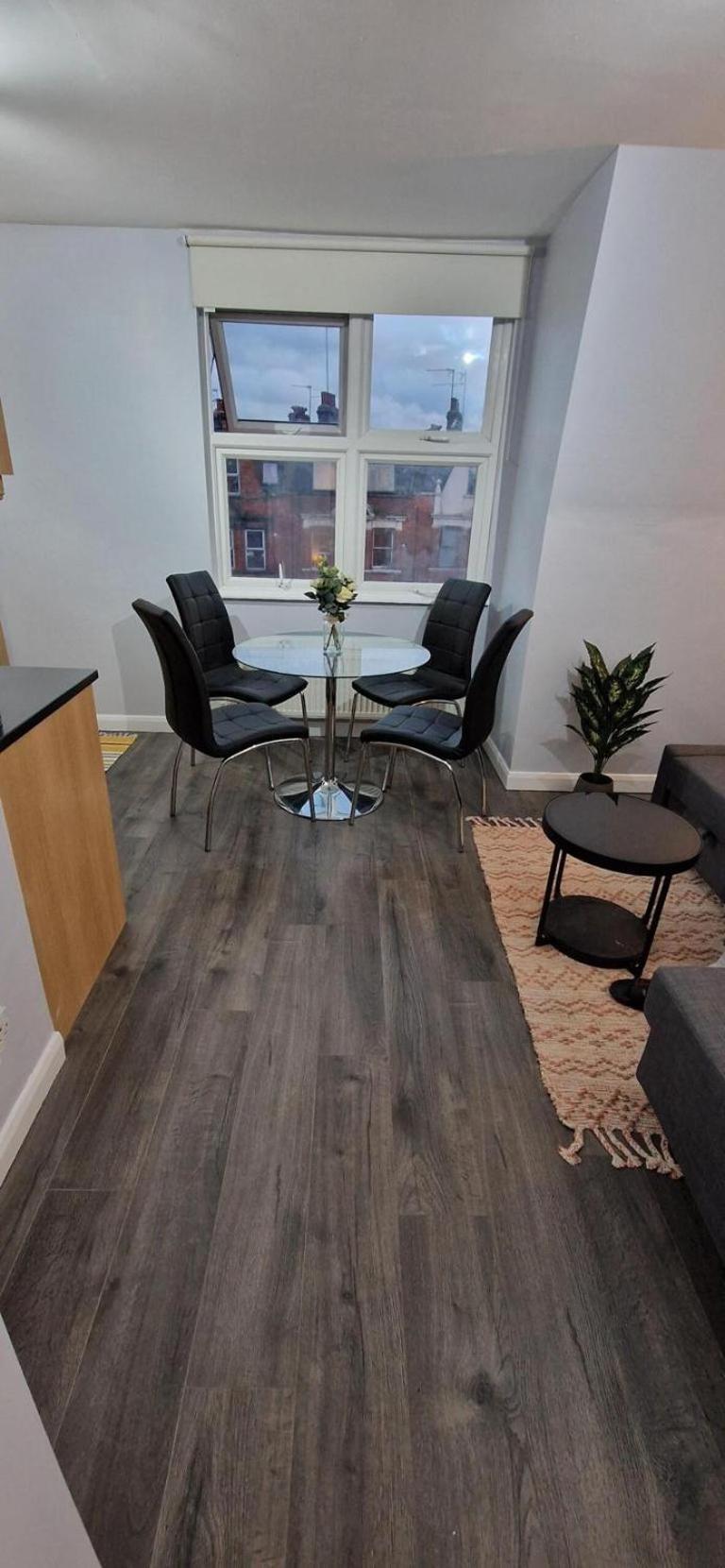 Stylish One Bedroom Flat In Finchley Road *