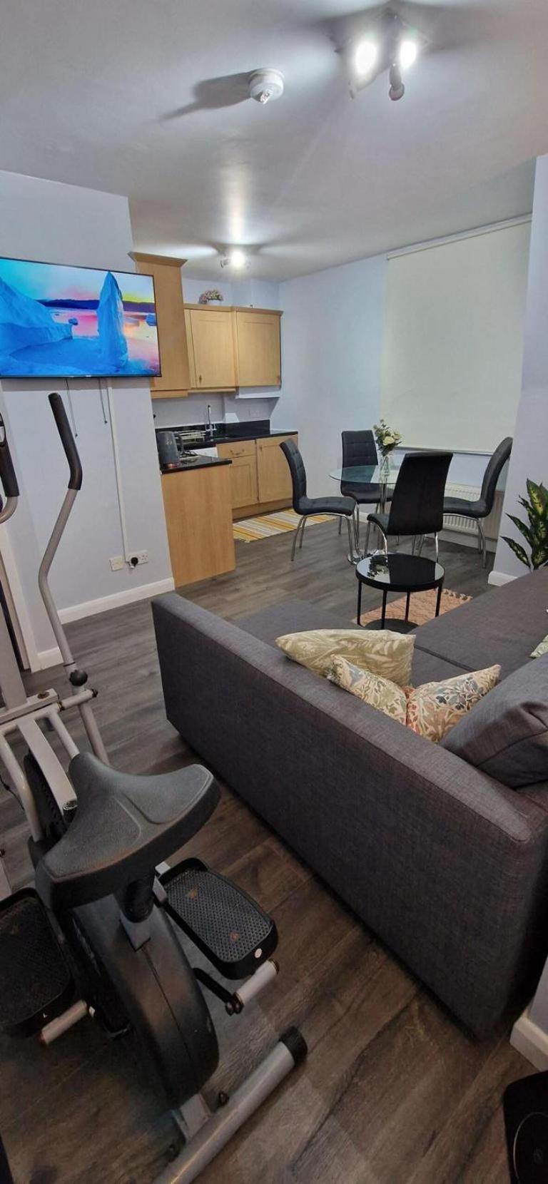 Stylish One Bedroom Flat In Finchley Road Apartment *