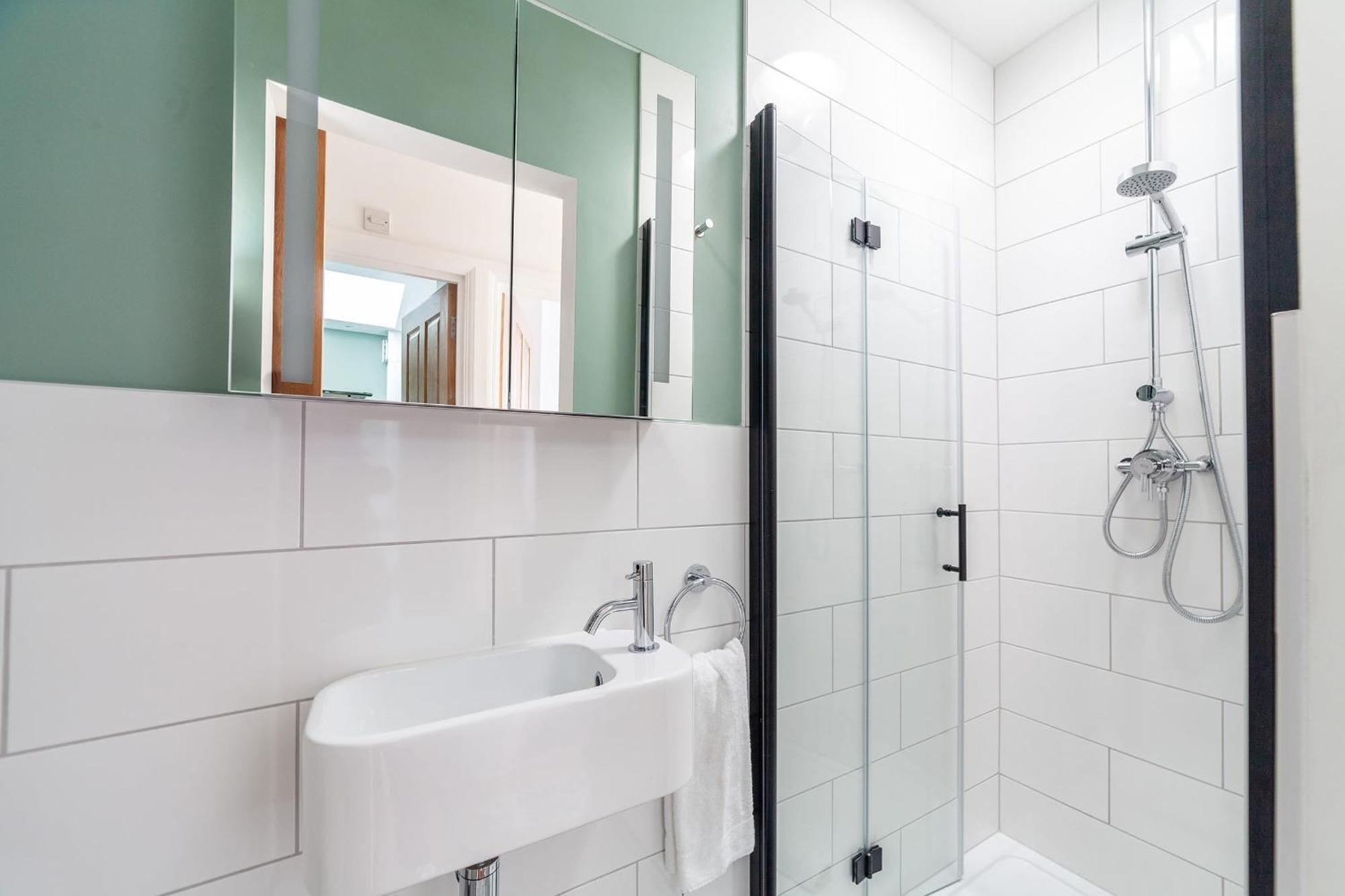 Charming In The Heart Of Kennington Apartment London