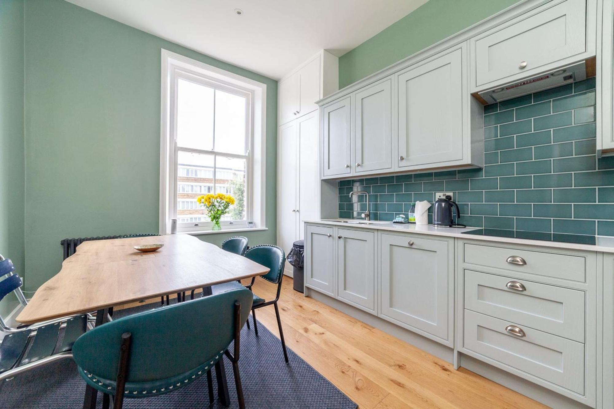 Charming In The Heart Of Kennington Apartment