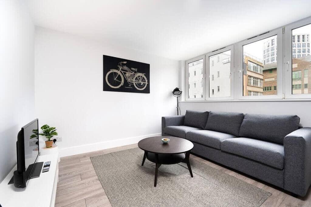 Charming In The Pleydell Estate Apartment *