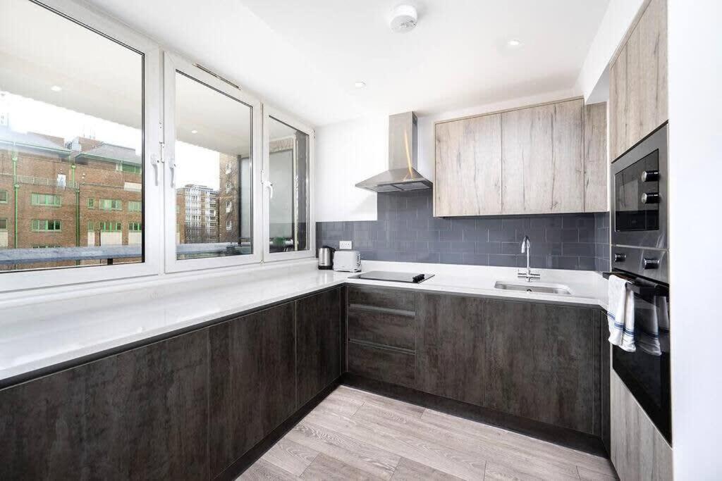 Charming In The Pleydell Estate Apartment