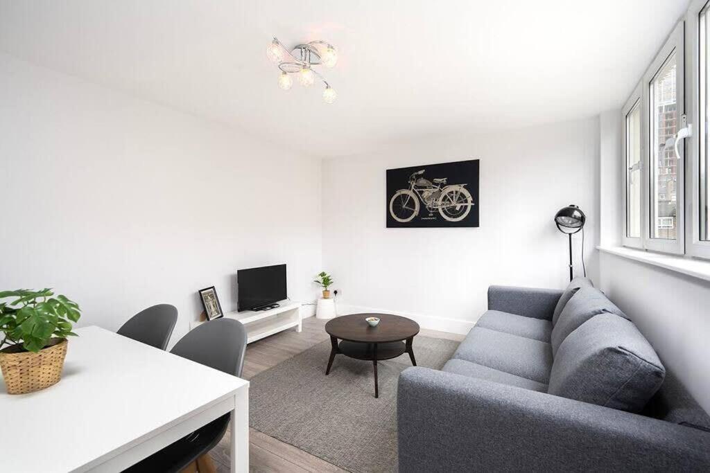 Charming In The Pleydell Estate London