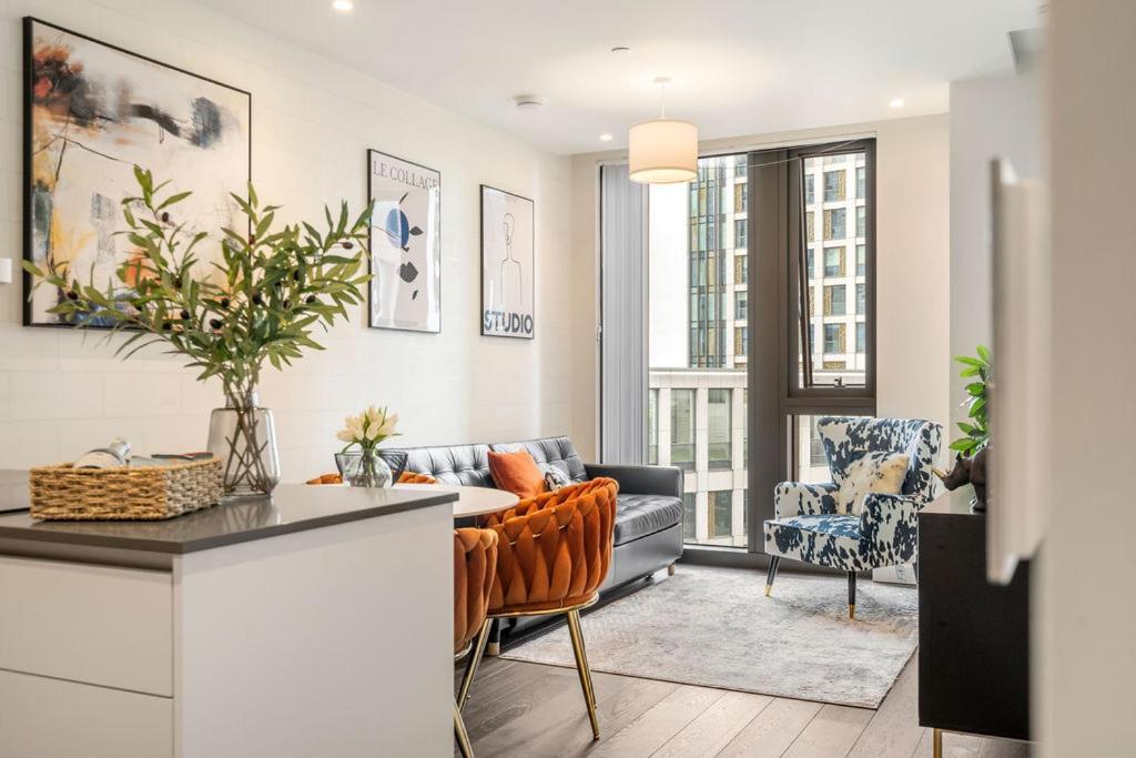 Luxurious 1 Bedroom In Apartment