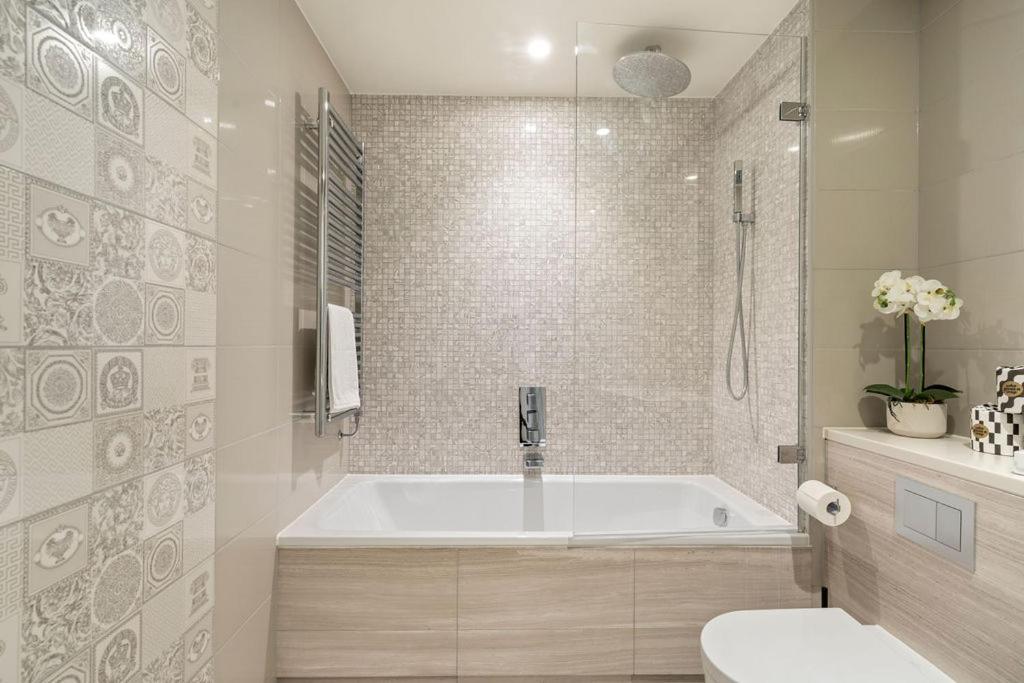 Luxurious 1 Bedroom In * London