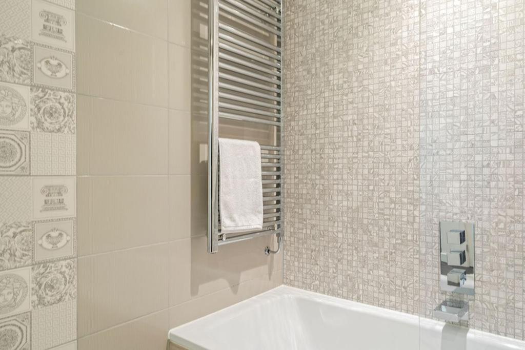 Apartment Luxurious 1 Bedroom In *