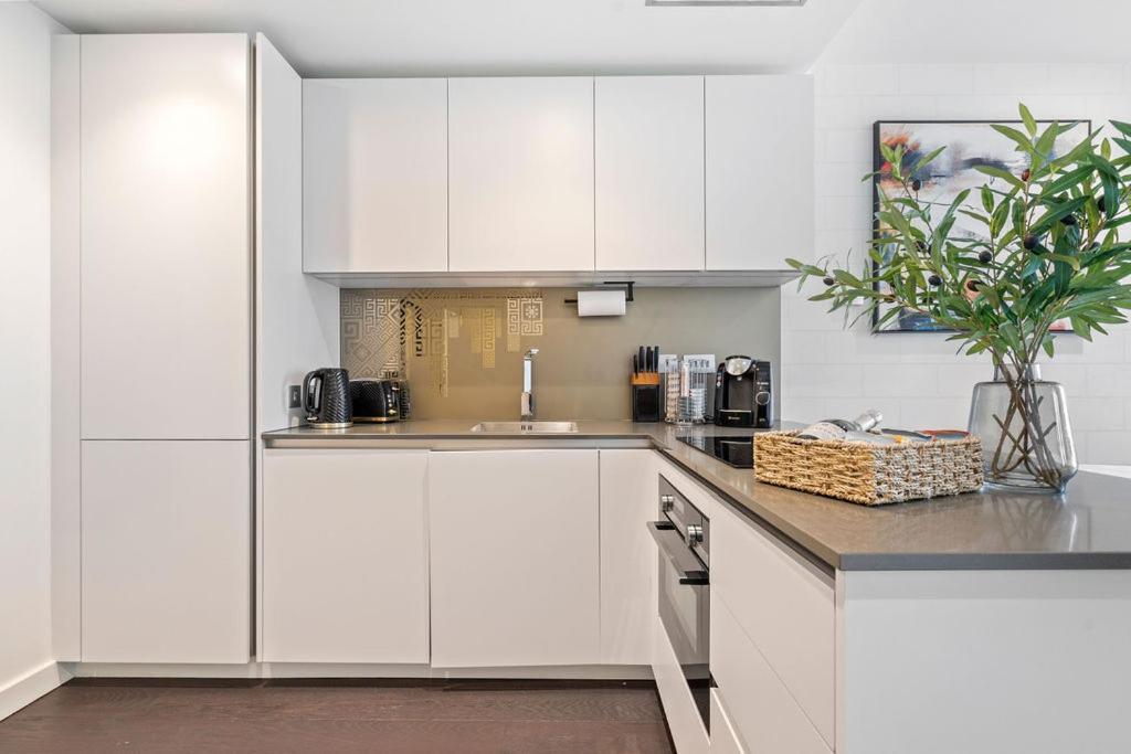 Luxurious 1 Bedroom In Apartment