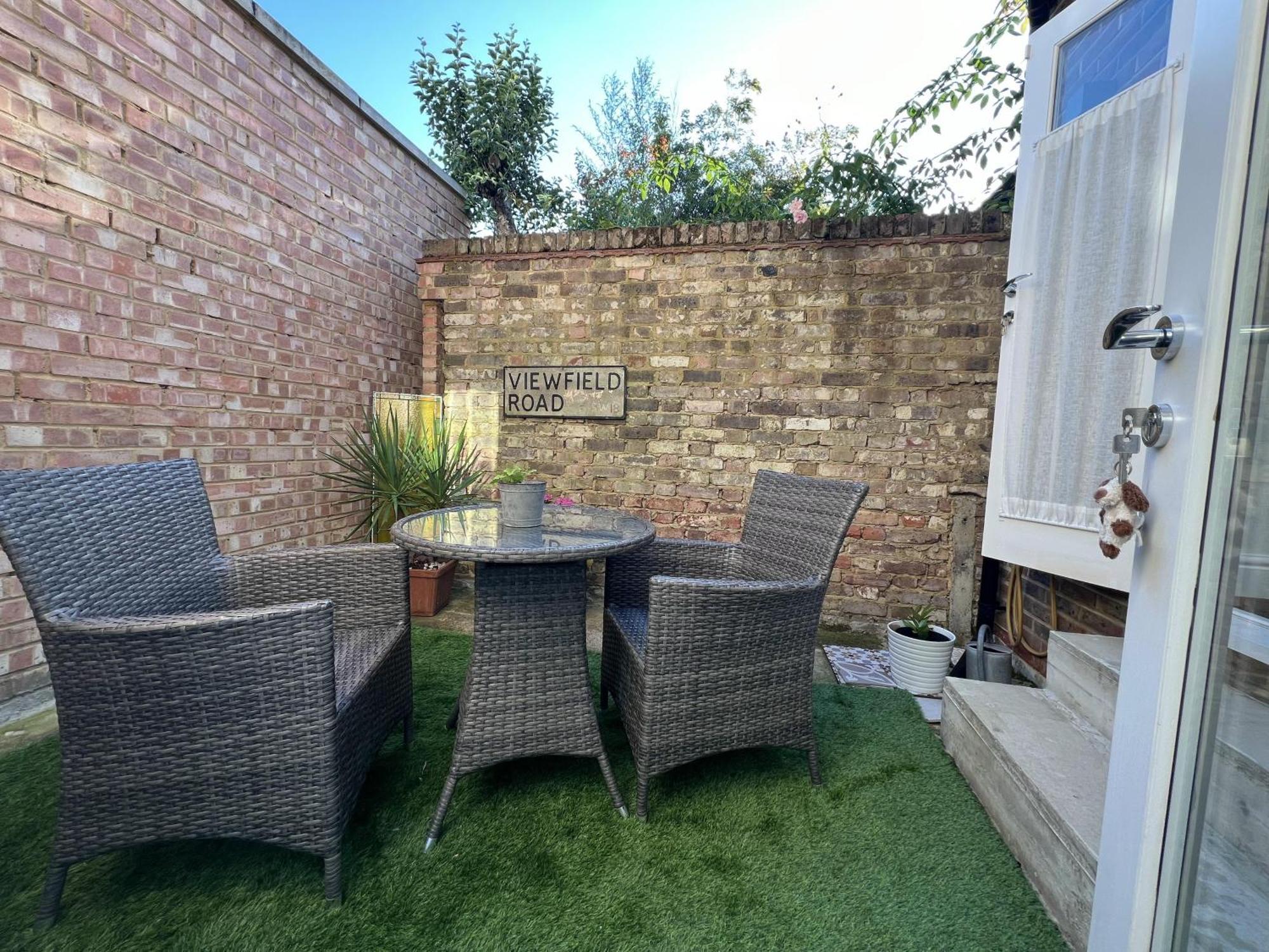 London-apartment-sleeps2-privateentrance Apartment