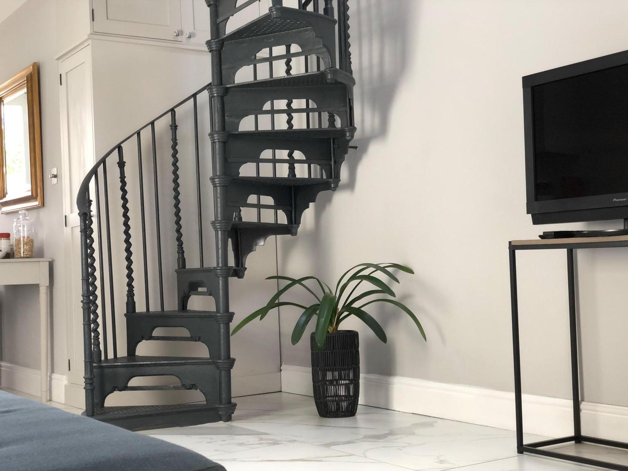 London-apartment-sleeps2-privateentrance Apartment *