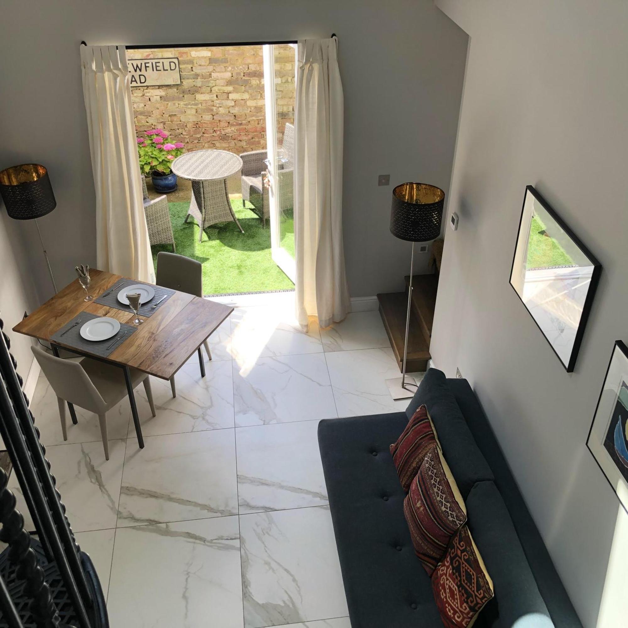 London-apartment-sleeps2-privateentrance Apartment