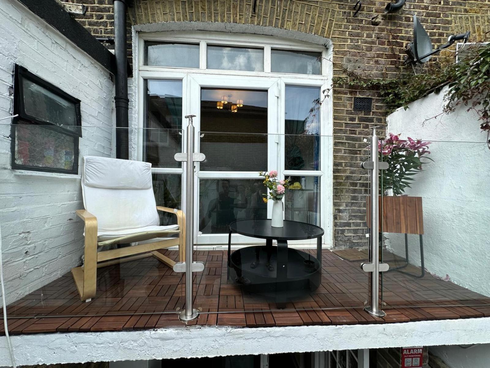 Lovely Ground Floor In West * London