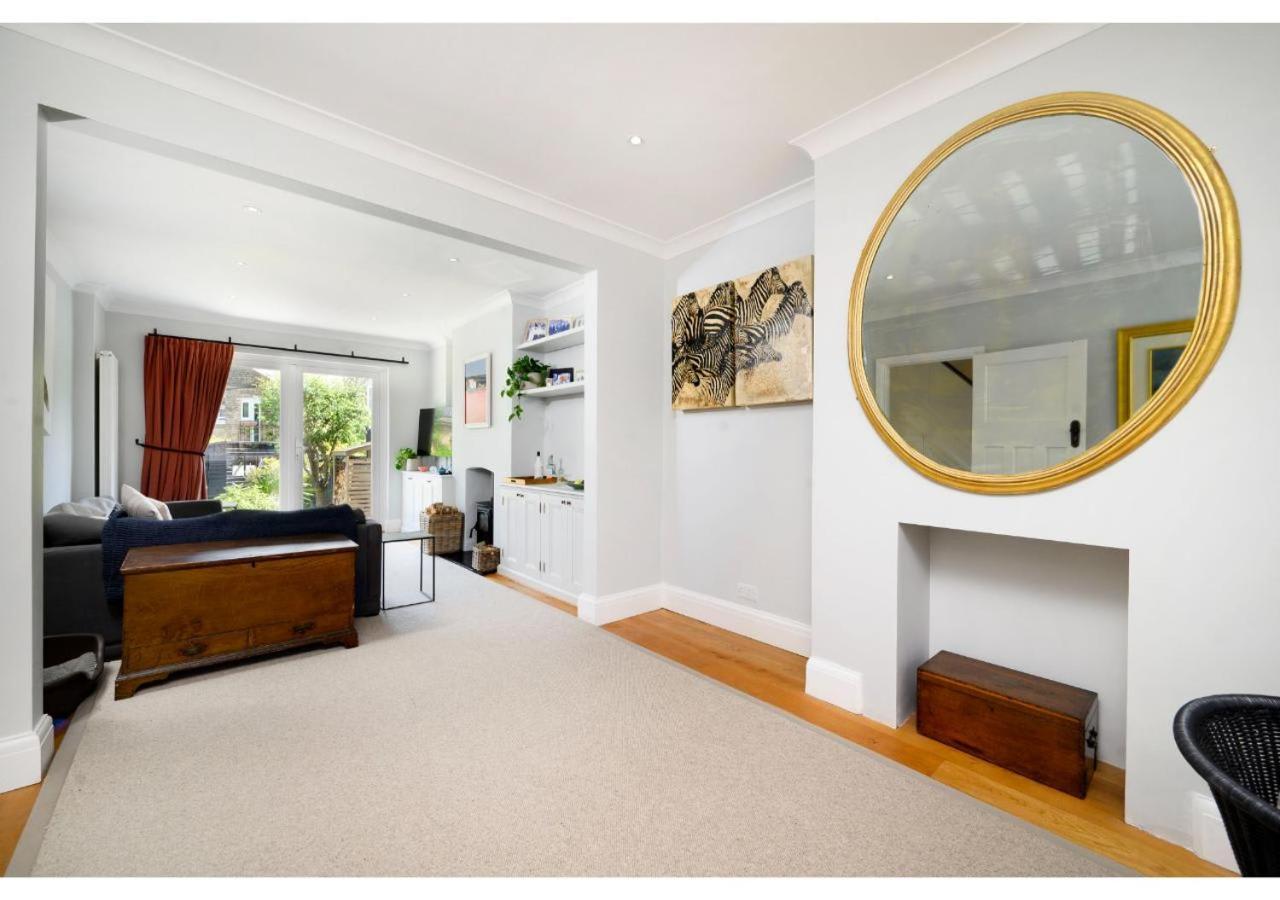 4br House Minutes From Transport & Attractions * Londen
