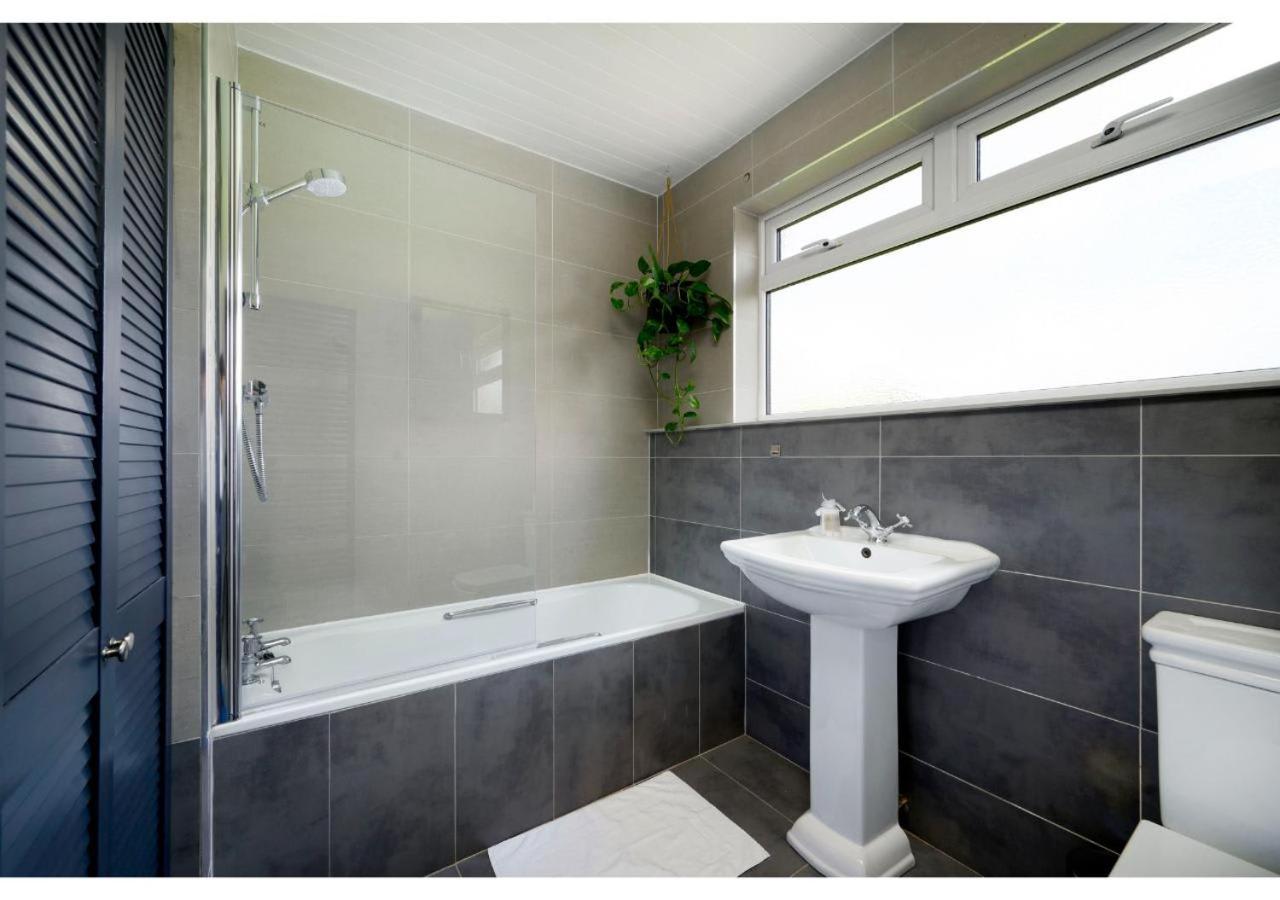 4br House Minutes From Transport & Attractions * Londen