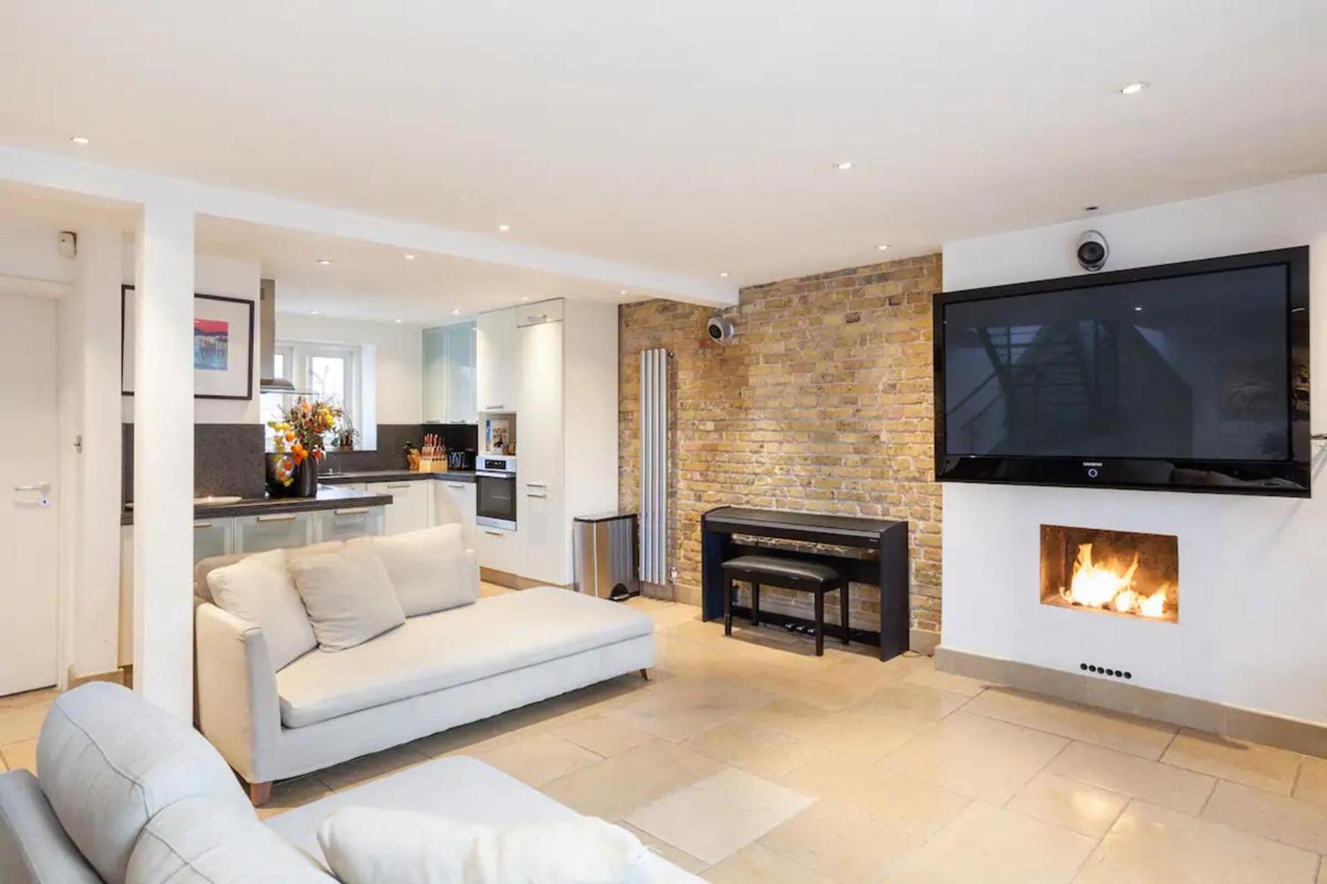 Knightsbridge 4th Floor Walk Up- Penthouse *