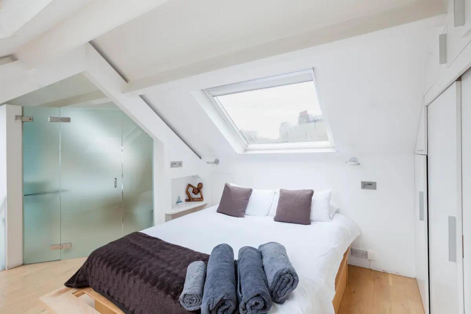 Knightsbridge 4th Floor Walk Up- Penthouse London