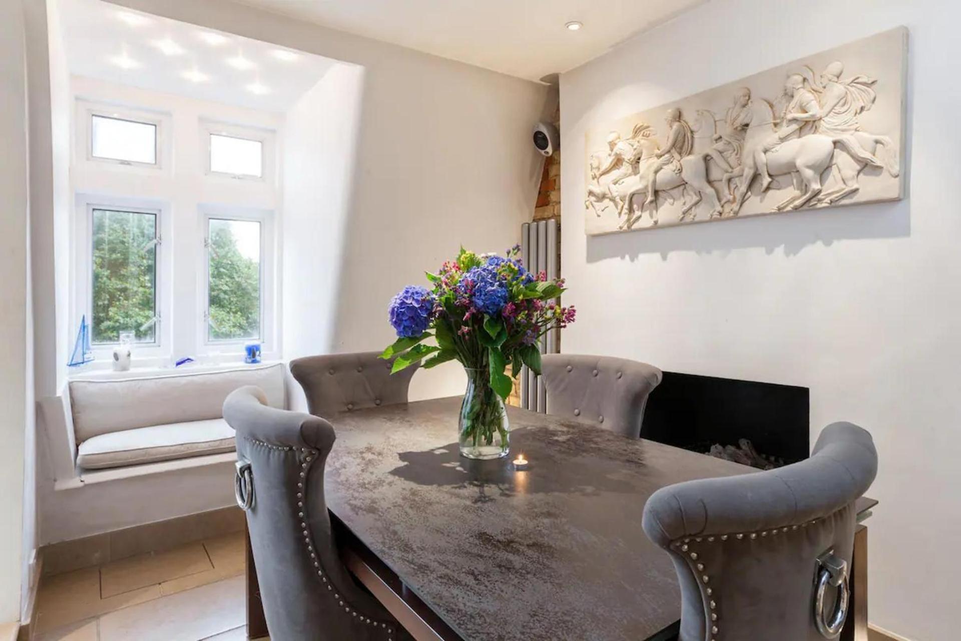 Apartment Knightsbridge 4th Floor Walk Up- Penthouse