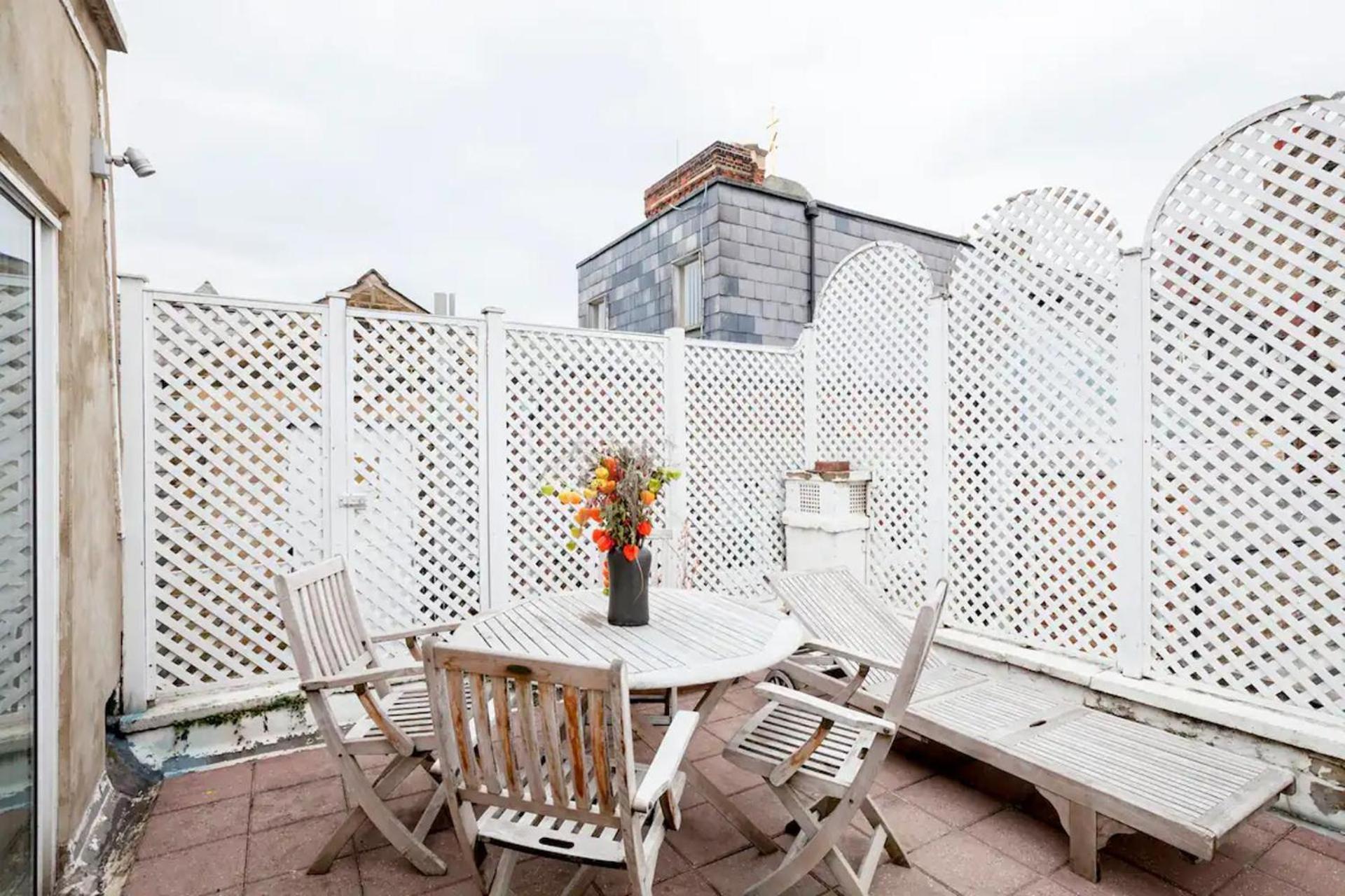 Knightsbridge 4th Floor Walk Up- Penthouse * London