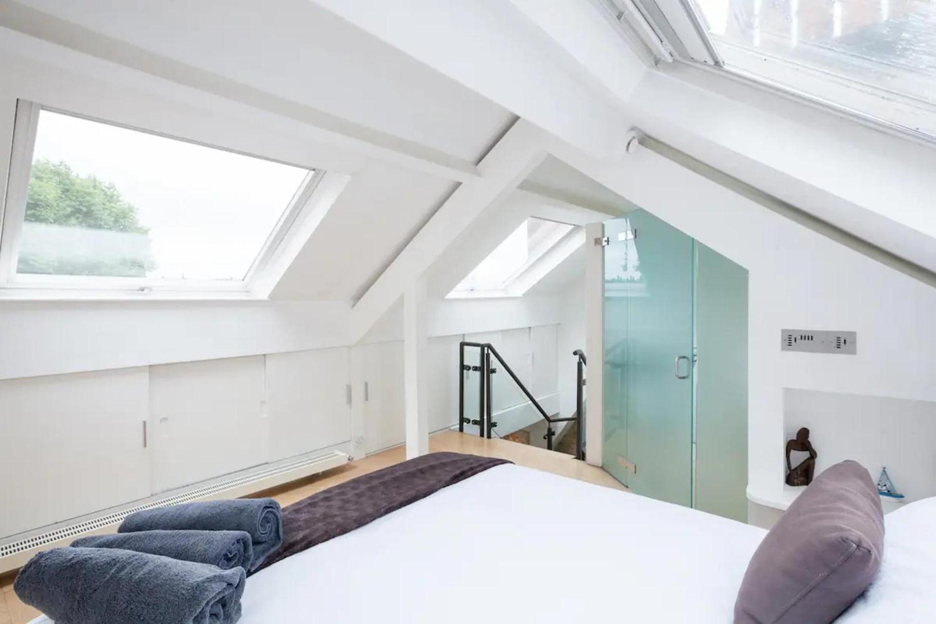 Apartment Knightsbridge 4th Floor Walk Up- Penthouse *