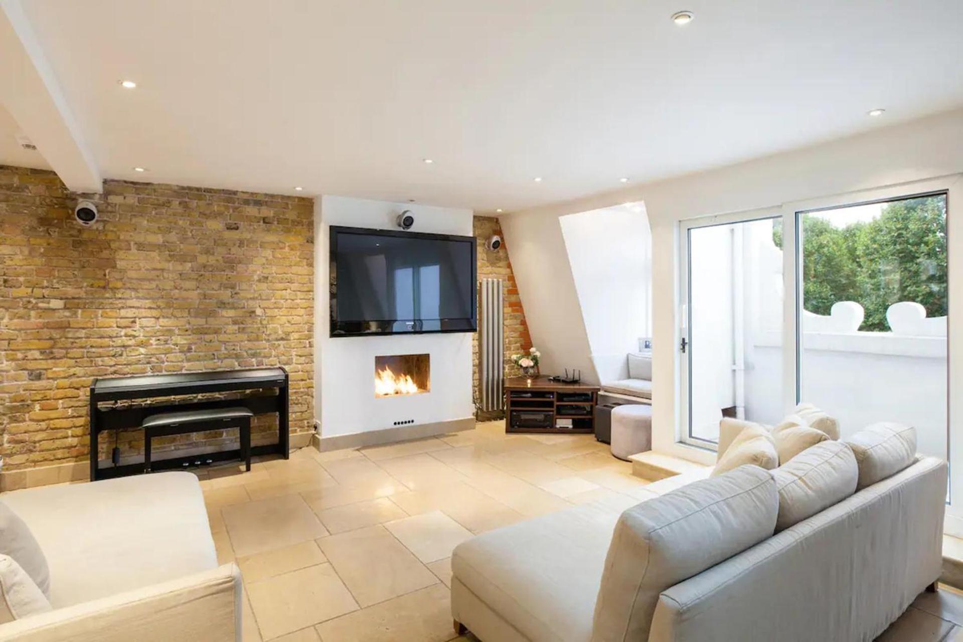 Knightsbridge 4th Floor Walk Up- Penthouse *