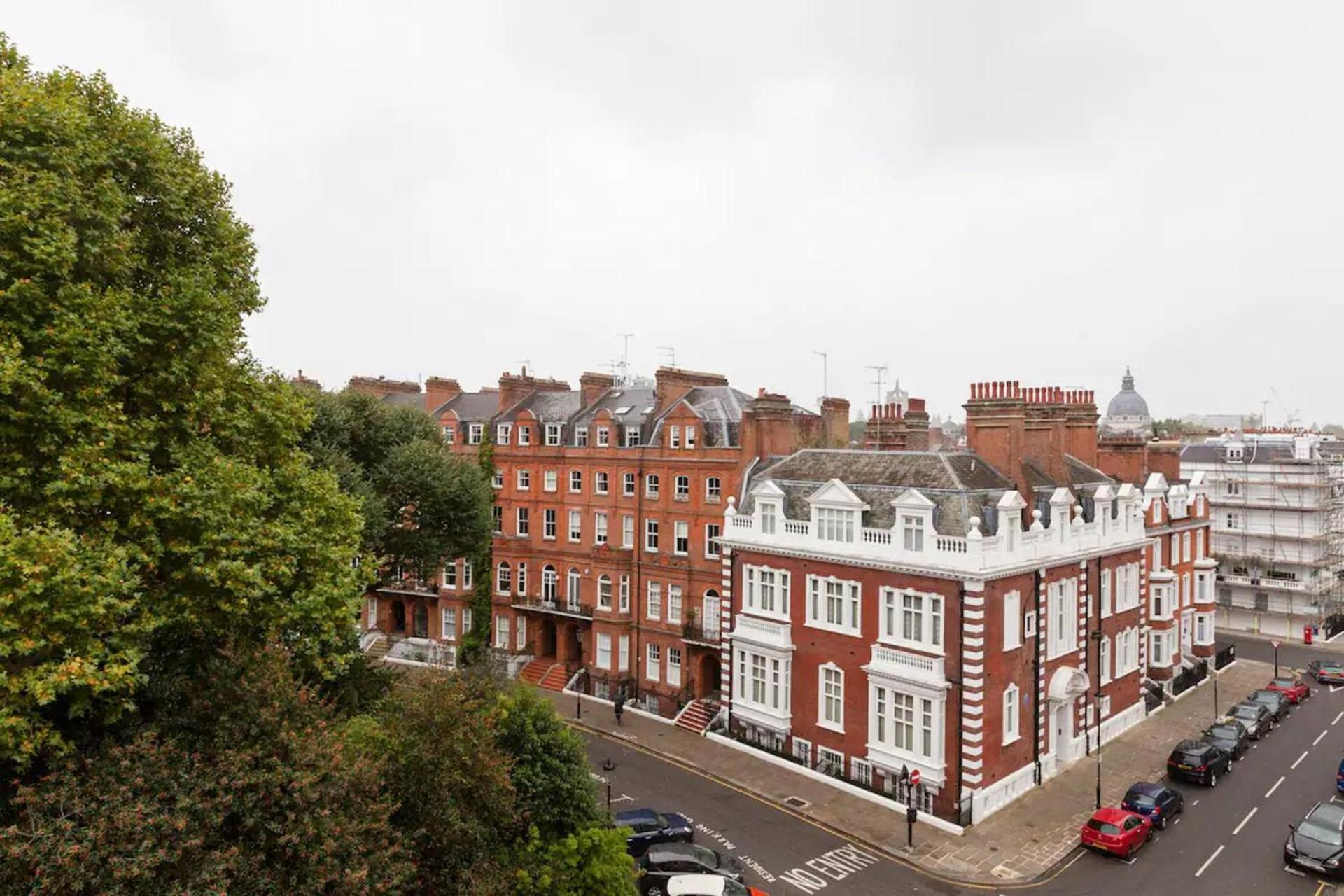 Knightsbridge 4th Floor Walk Up- Penthouse Apartment *