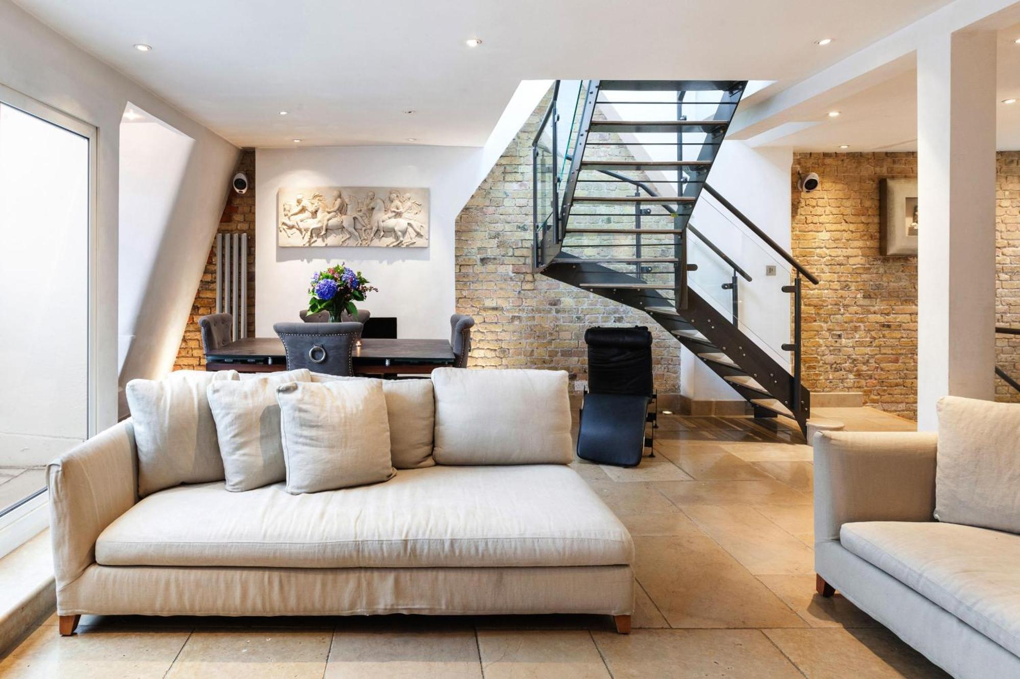 Knightsbridge 4th Floor Walk Up- Penthouse *