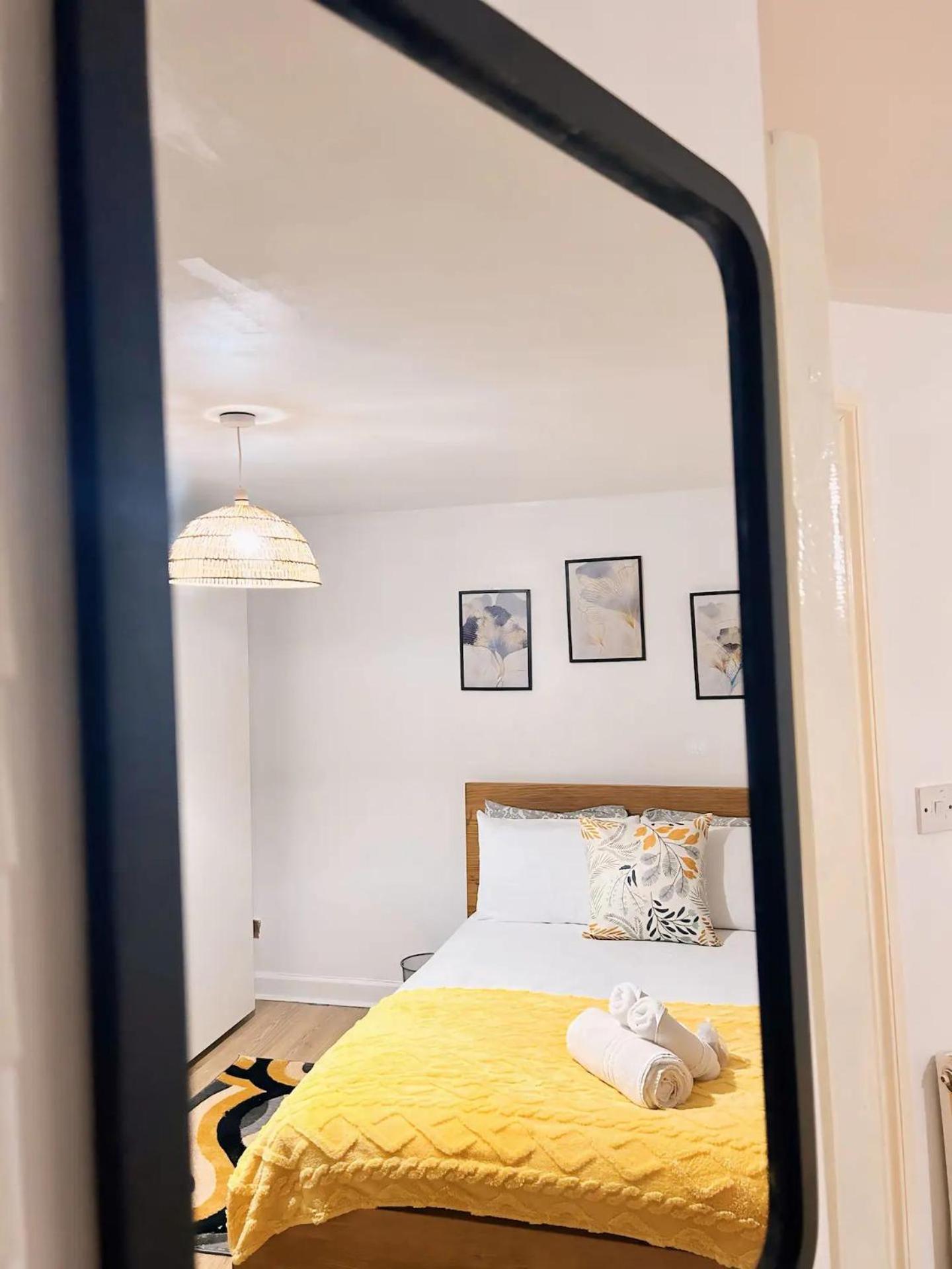 Cozy - Location * London