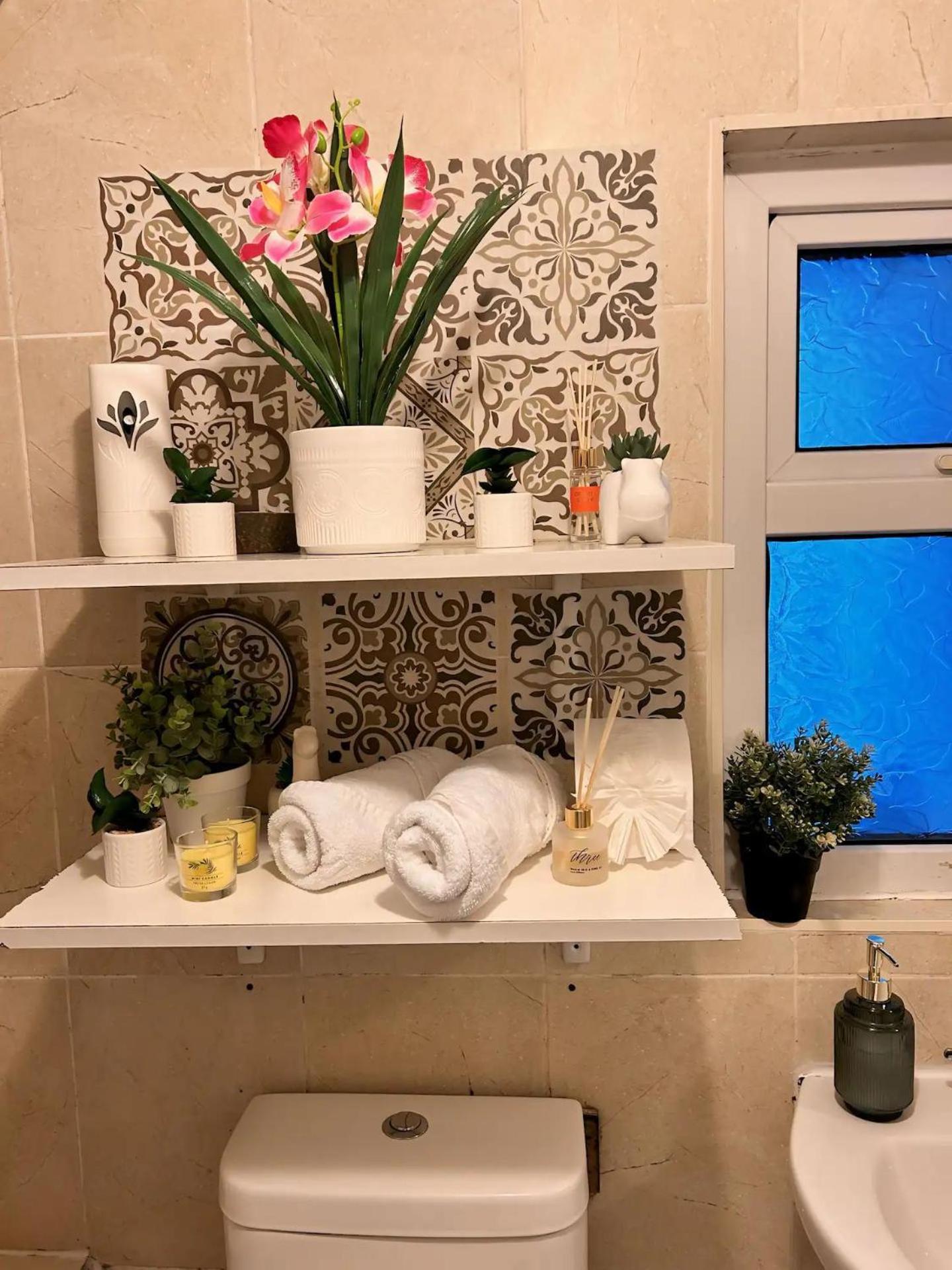 Cozy - Location * London