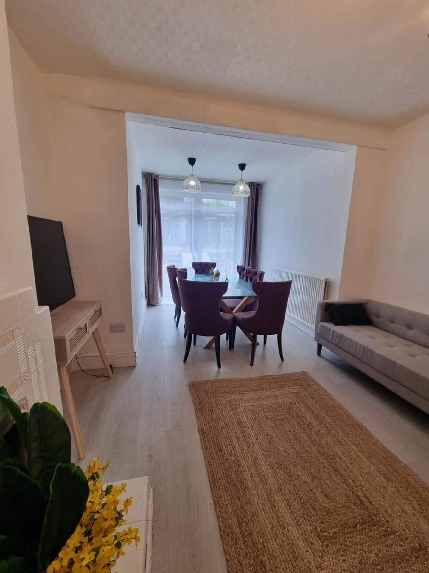 Large 4 Bed Terraced House London