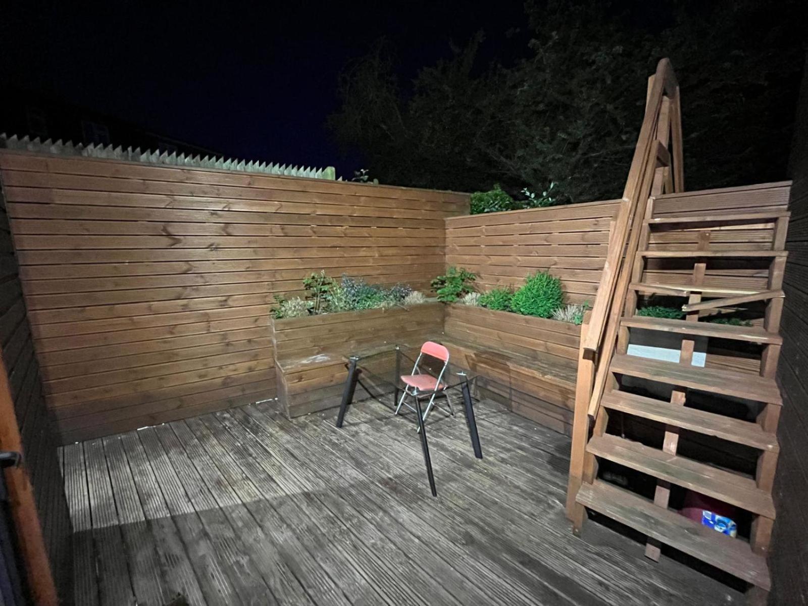 Spacious One Bed In Wembley Apartment *