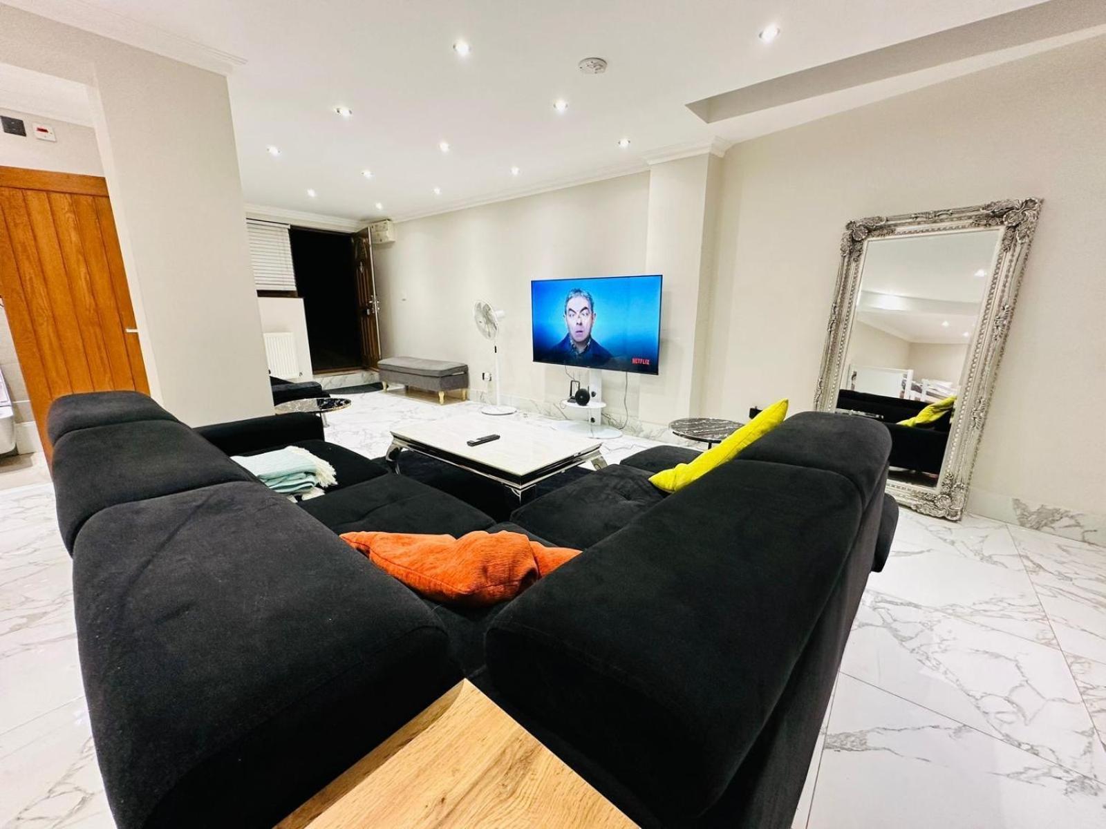 Spacious One Bed In Wembley Apartment