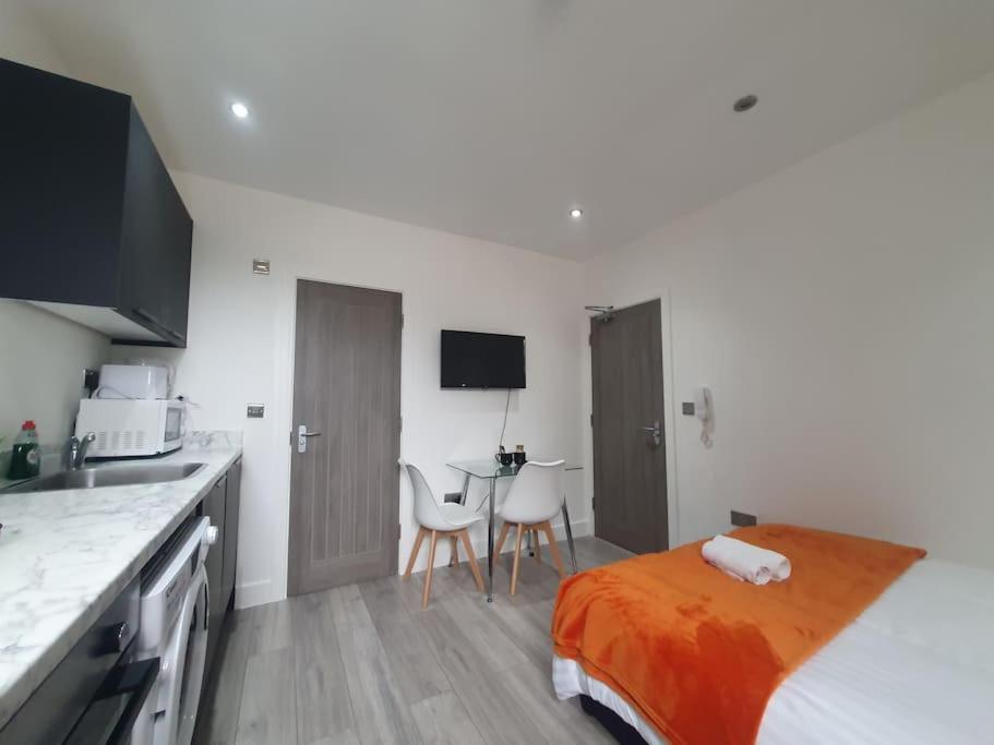 Apartment 6