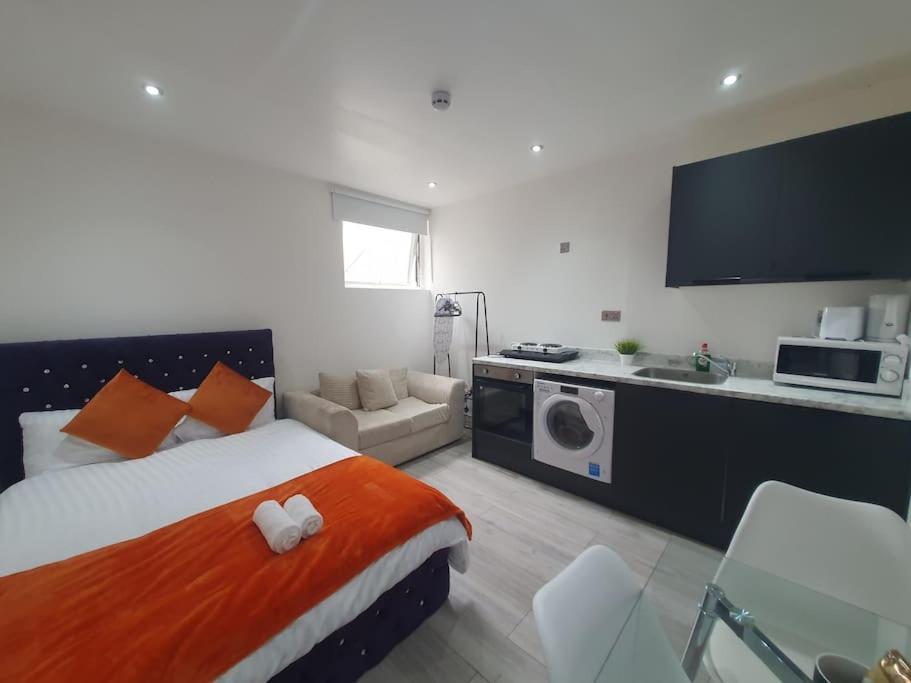 Apartment 6 *