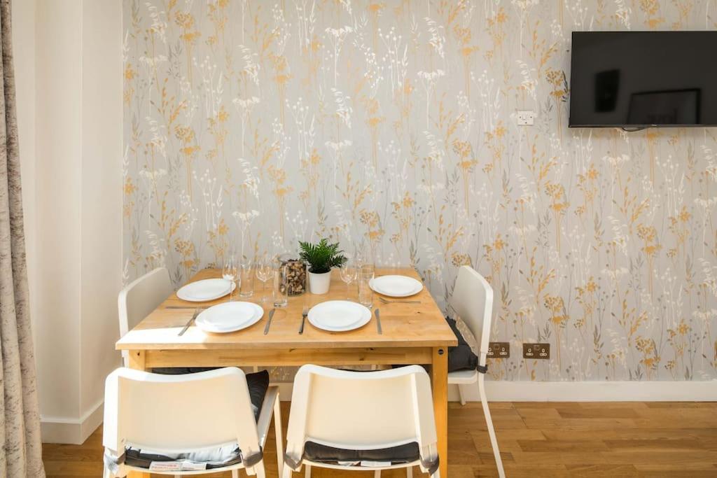 2bed Living Balcony Appartement Londen