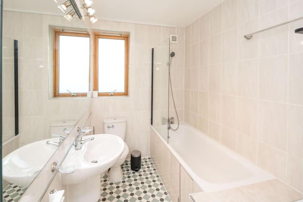 2bed Living Balcony Appartement Londen