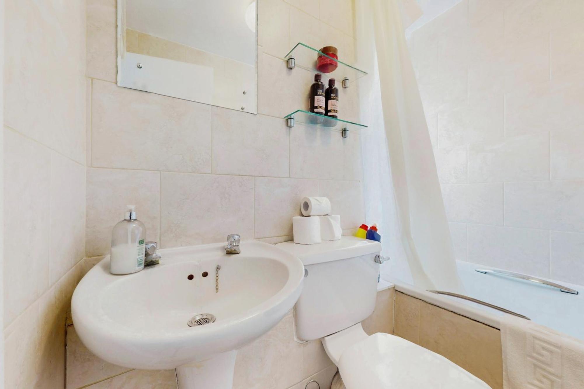 Central Studio With Free Parking In Chelsea Near Tube Londen