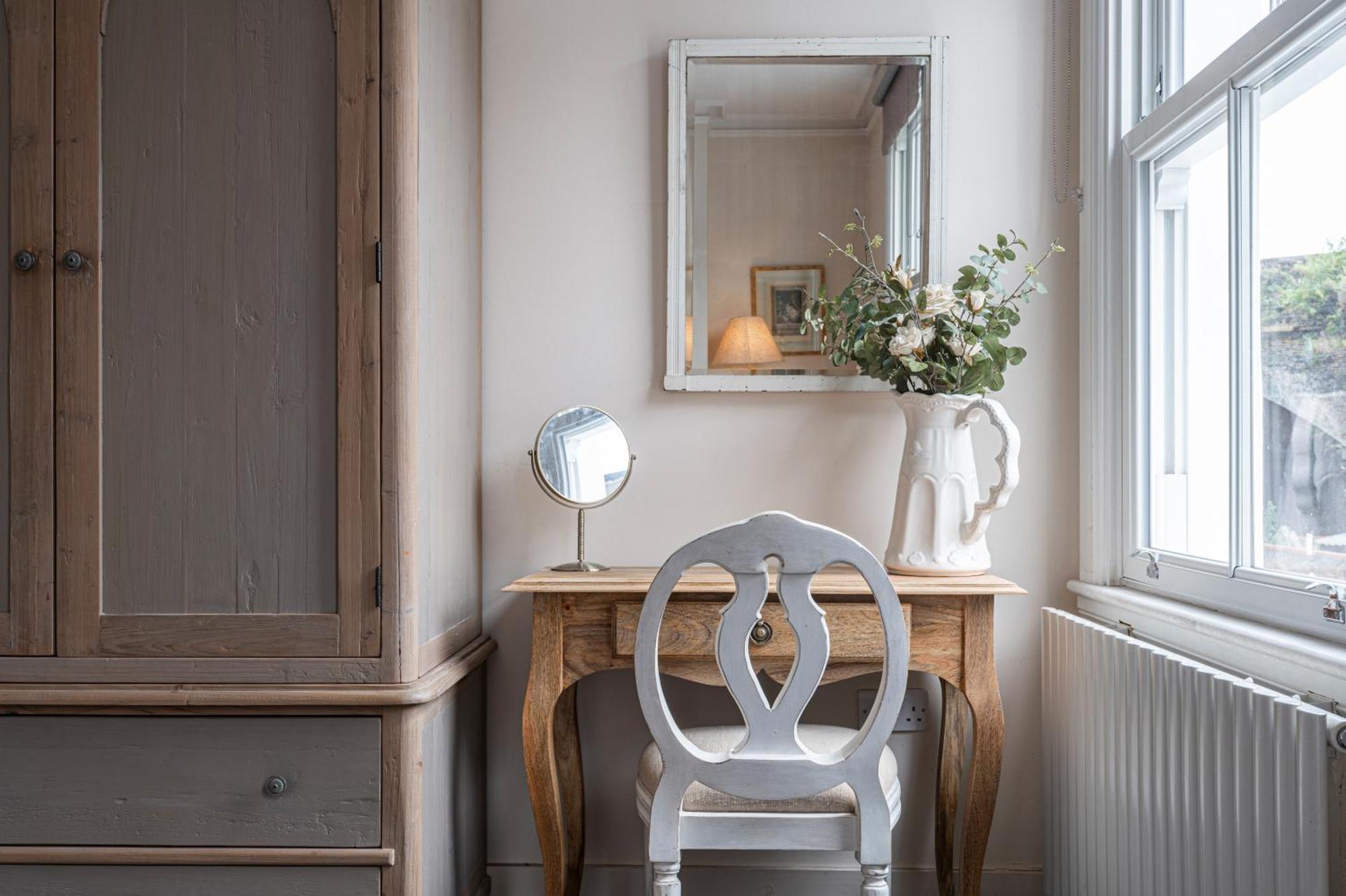 Lovely Battersea By Underthedoormat *