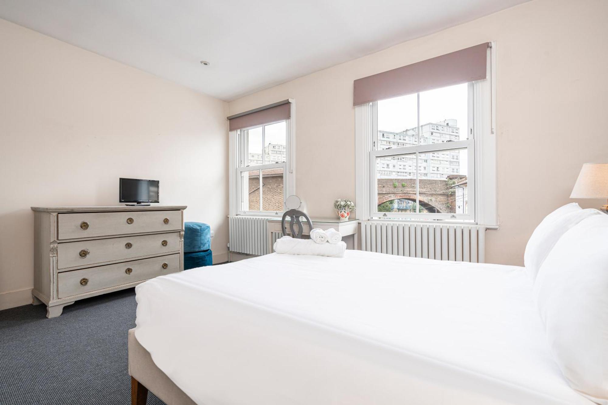 Lovely Battersea By Underthedoormat Holiday home *