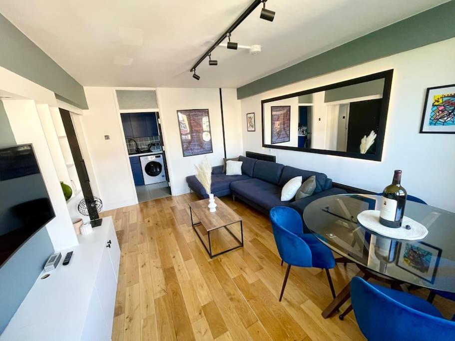 New Deluxe 2bed Beautiful Old St Apartment London