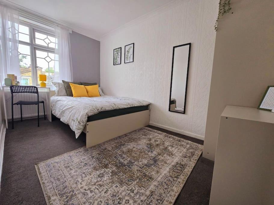 Beautiful In Prime Location! London