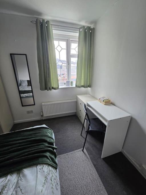 Beautiful In Prime Location! * London