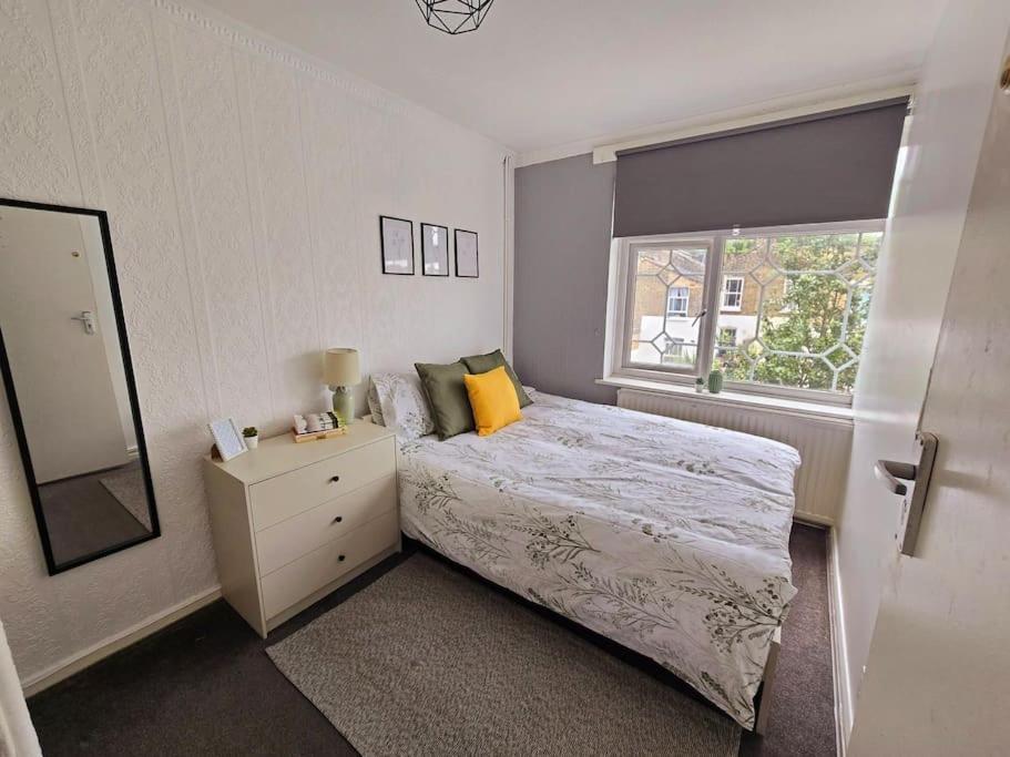 Beautiful In Prime Location! London