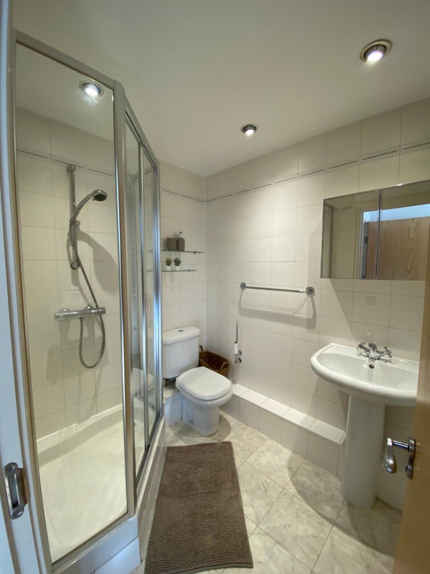 2 Bedroom Flat In Riverside West Leilighet *