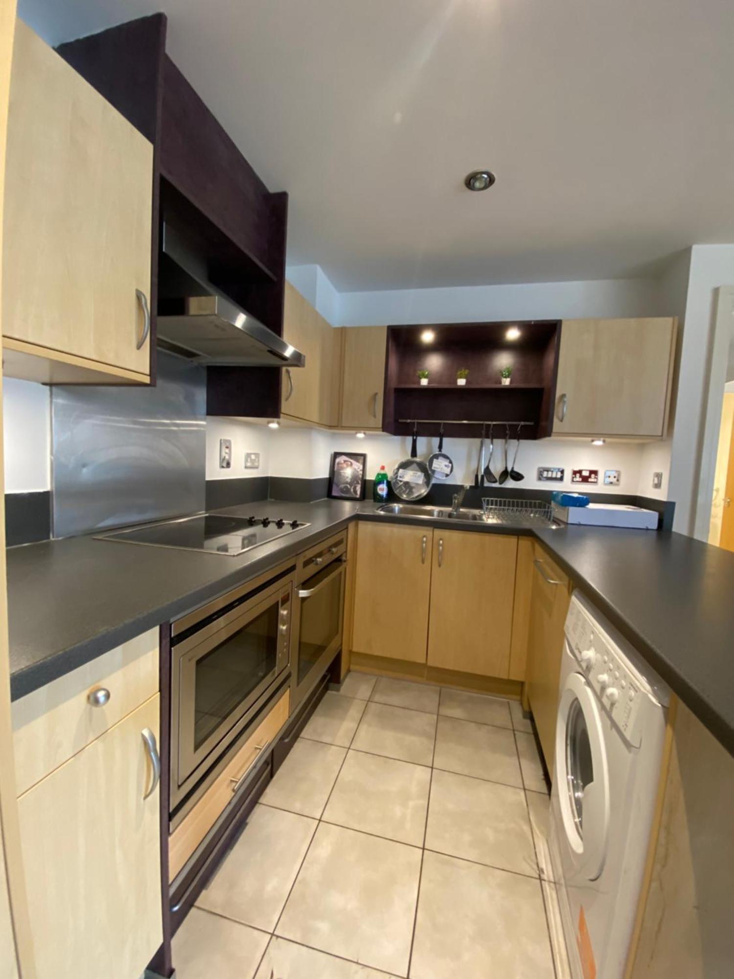 2 Bedroom Flat In Riverside West Leilighet *
