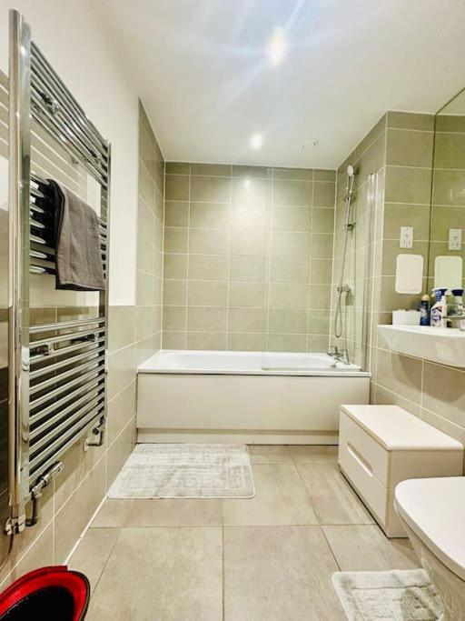 Apartment Stylish In Zone 2 London