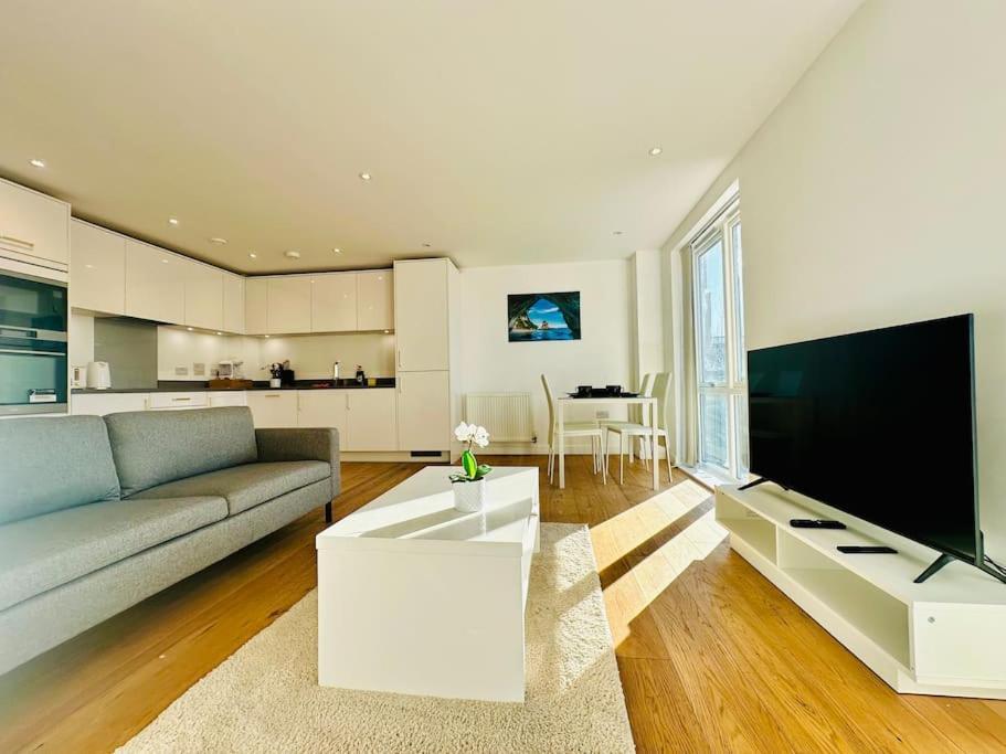 Stylish In Zone 2 Apartment *