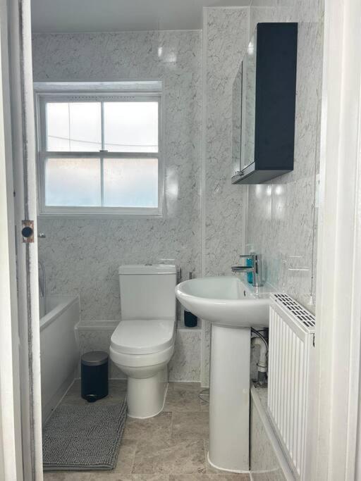 Сasa de vacaciones New! 2-bedroom In Trendy Brick Lane