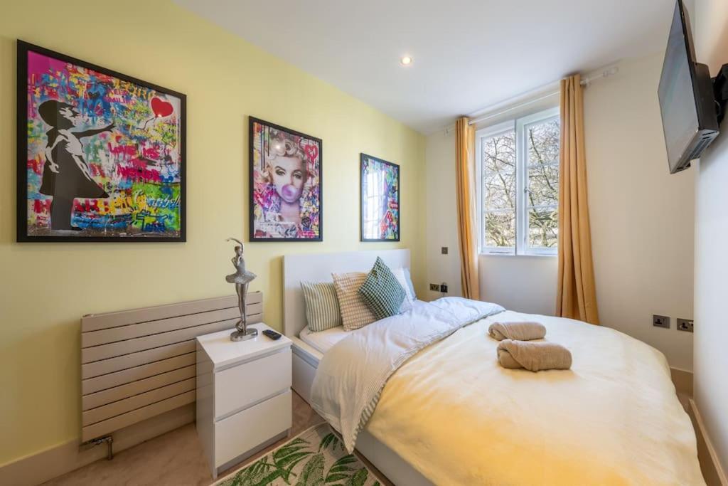 Apartment Stunning 3 Bed 2 Bath Penthouse In London