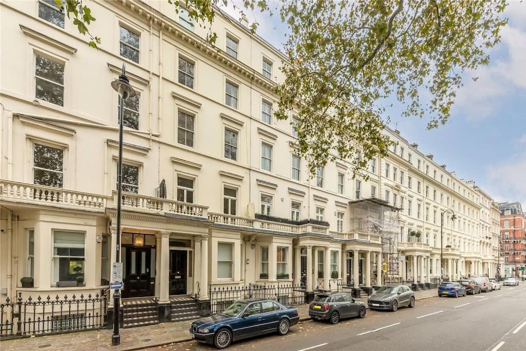 Stunning 3 Bed 2 Bath Penthouse In Apartment