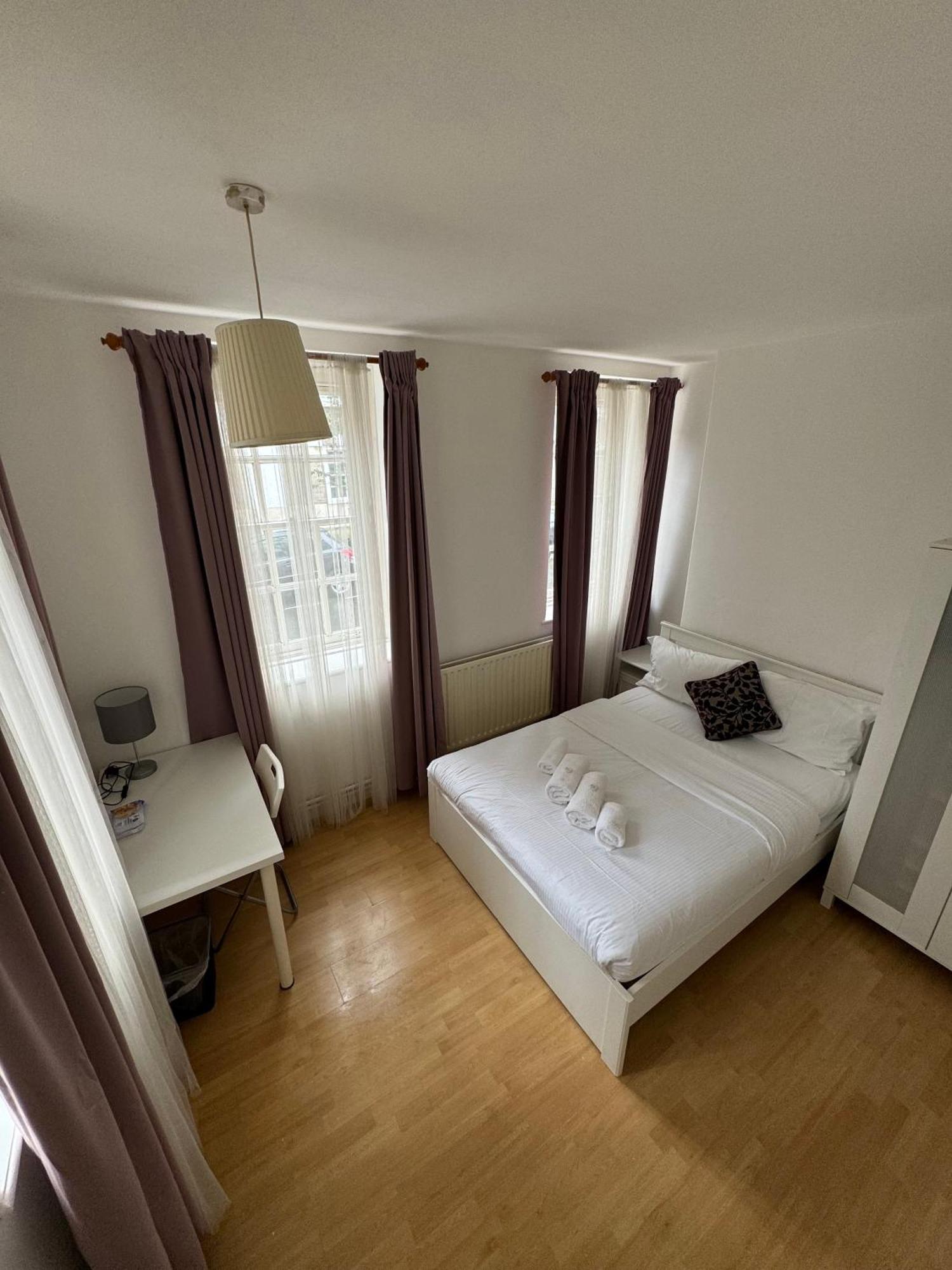 Pensión Comfy Private Bedrooms In Heart Of Londres